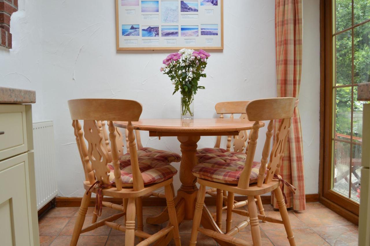 Shipload Cottage Hartland Eksteriør billede